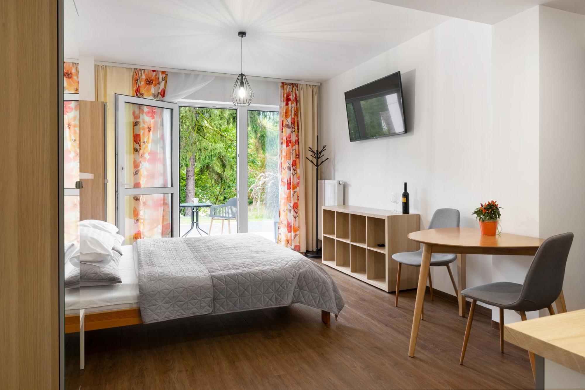 Apartamenty Wczasowa - Komfort Z Narciarnia Kudowa-Zdrój Szoba fotó